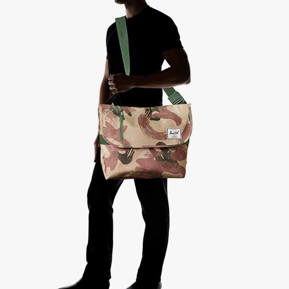 HERSCHEL Odell Messenger Bag in Brushstroke Camo‎ - Picture 1 of 8